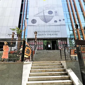 4* מלון Liberty Theatre